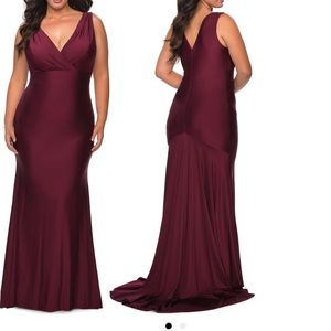 La Femme Curve Plus Size Sleeveless Prom Wedding Jersey Trumpet Gown With Tail